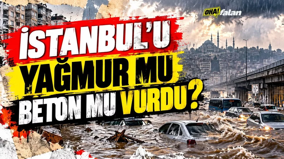 Sel sularıyla kaplanan bir şehir yolu, suya gömülmüş araçlar, yoğun beton yapılaşma ve yağmur bulutlarıyla kararan İstanbul silüeti.